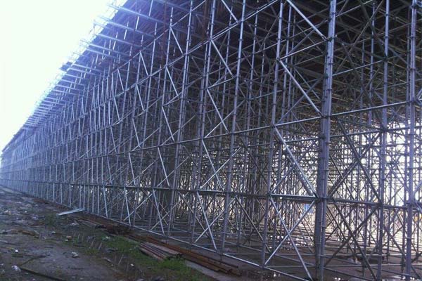 大型建筑工地盤扣腳手架應(yīng)用案例 大型建筑工地盤扣腳手架應(yīng)用案例